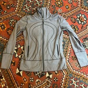 Size M lululemon lightweight stretchy jacket